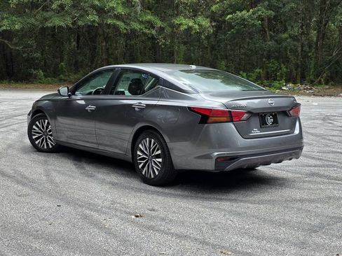 Used 2024 Nissan Altima 2.5 SV FWD image 4