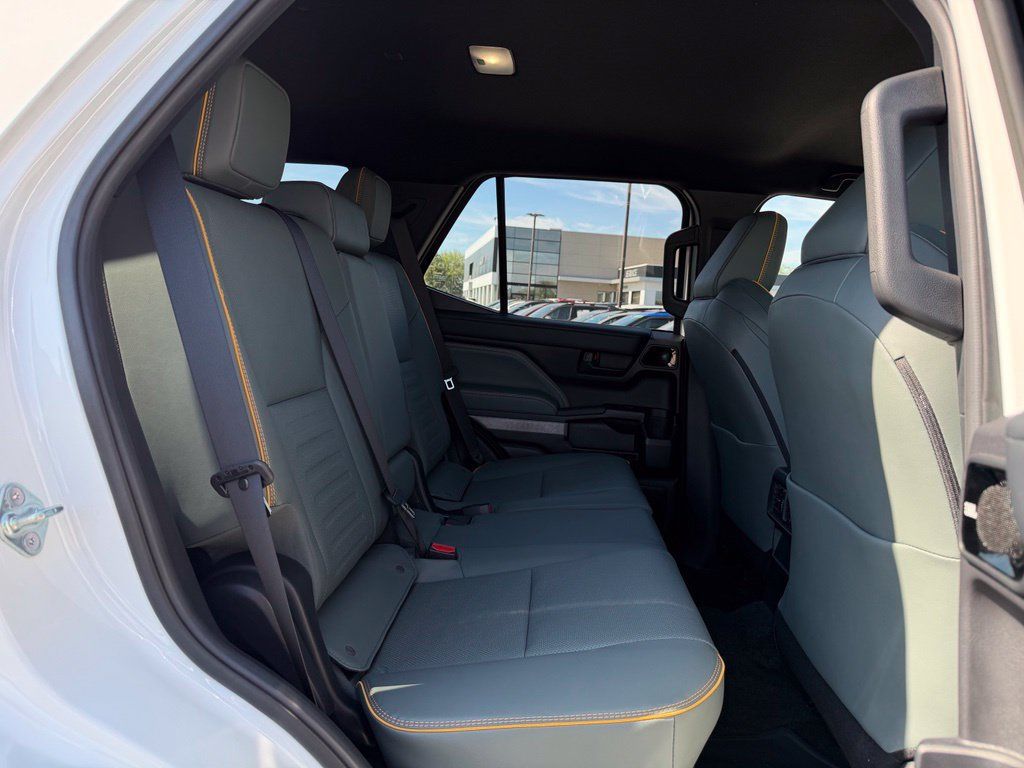 Used 2025 Toyota 4Runner Trailhunter AWD/4WD image 33