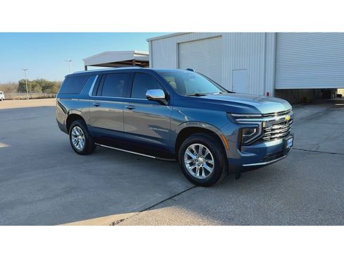New 2026 Chevrolet Suburban Premier image 2