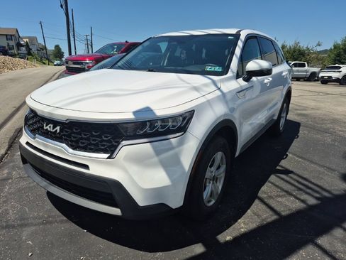 Used 2023 Kia Sorento LX AWD/4WD image 3