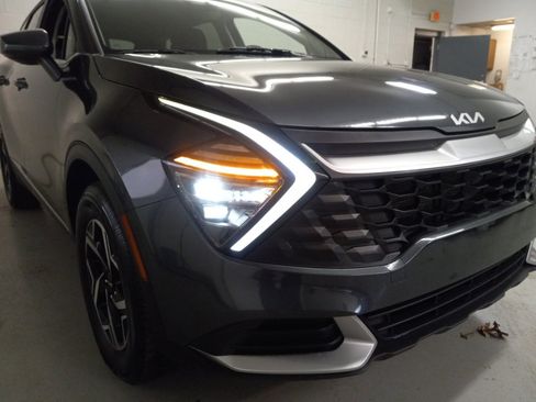 Used 2025 Kia Sportage LX image 5