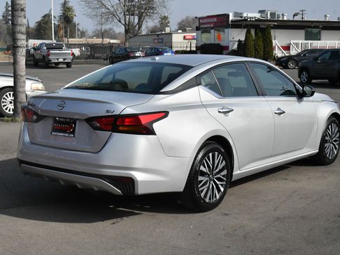 Used 2024 Nissan Altima 2.5 SV FWD image 8