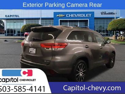 Used 2017 Toyota Highlander SE