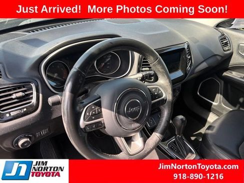 Used 2019 Jeep Compass Latitude FWD image 12