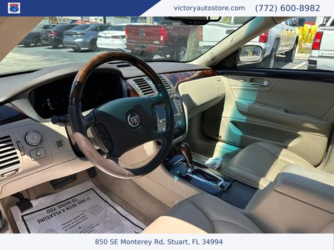 Used 2011 Cadillac DTS Premium image 22