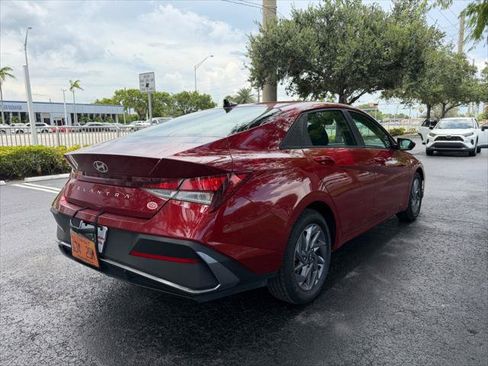 Used 2024 Hyundai Elantra SEL FWD image 6