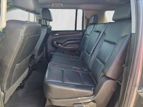 Used 2019 Chevrolet Suburban LT RWD image 16