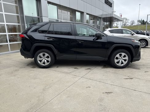 Used 2025 Toyota RAV4 LE image 31