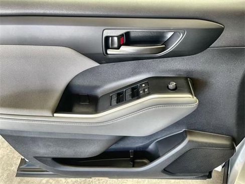 Certified 2024 Toyota Highlander LE image 14