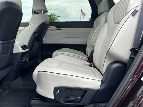Used 2024 Hyundai Palisade Limited FWD image 19