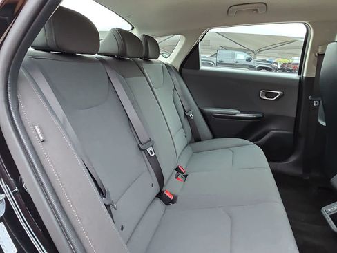 Used 2025 Kia K4 FWD image 17