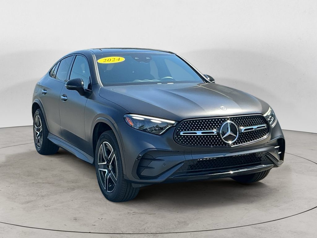 Used 2024 Mercedes-Benz GLC 300 4MATIC image 3