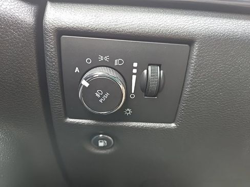 Used 2019 Jeep Grand Cherokee Altitude AWD/4WD image 19