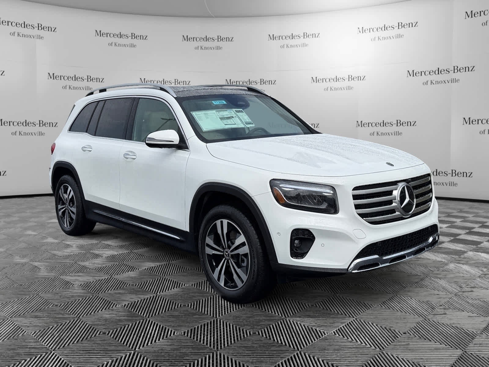 Used 2026 Mercedes-Benz GLB 250 4MATIC image 7
