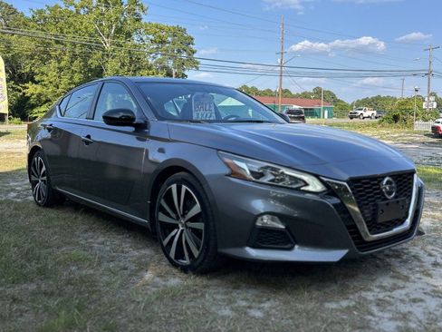 Used 2019 Nissan Altima 2.5 SR w/ SR Premium Package FWD image 2