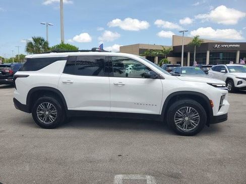 Used 2024 Chevrolet Traverse LT FWD image 4