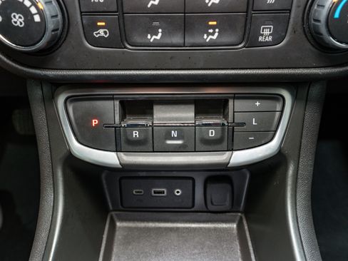 Used 2022 GMC Terrain SLE image 19