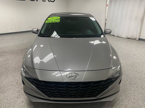 Used 2021 Hyundai Elantra SEL image 2