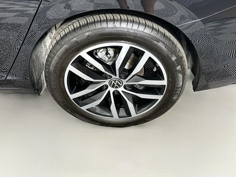 Used 2025 Volkswagen Jetta SE w/ Sunroof Package FWD image 11