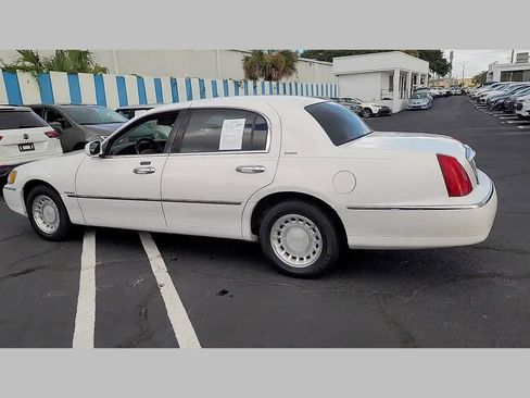 Used 2001 Lincoln Town Car Executive image 16