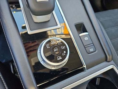 Used 2024 Mitsubishi Outlander SE image 22