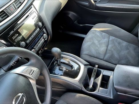 Used 2015 Nissan Rogue SV FWD image 9
