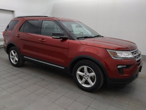 Used 2018 Ford Explorer XLT w/ Equipment Group 202A FWD image 11