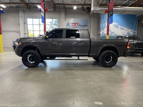 Used 2022 RAM 3500 Limited AWD/4WD image 2