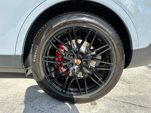 Used 2025 Porsche Cayenne S image 44