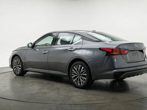 Used 2025 Nissan Altima 2.5 SV FWD image 6