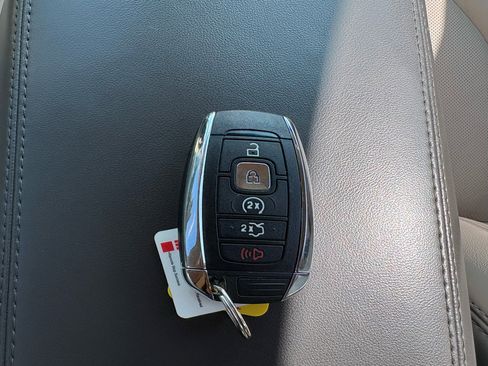 Used 2018 Lincoln MKX Select w/ Select Plus Package image 25