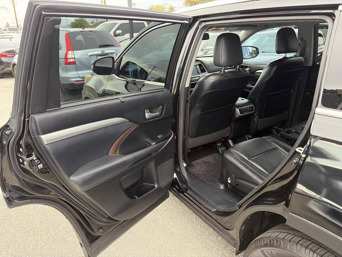 Used 2014 Toyota Highlander XLE FWD image 14