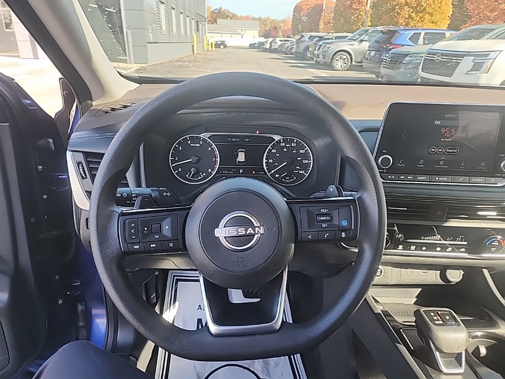 Used 2023 Nissan Rogue SV AWD/4WD image 15