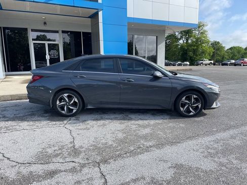 Used 2023 Hyundai Elantra Limited FWD image 9