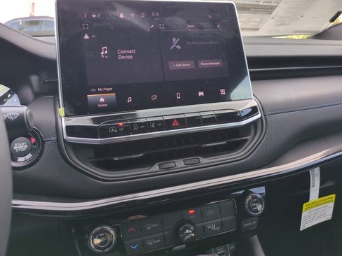 New 2026 Jeep Compass Latitude image 12