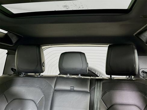 Used 2022 Land Rover Defender 90 X-Dynamic S image 28