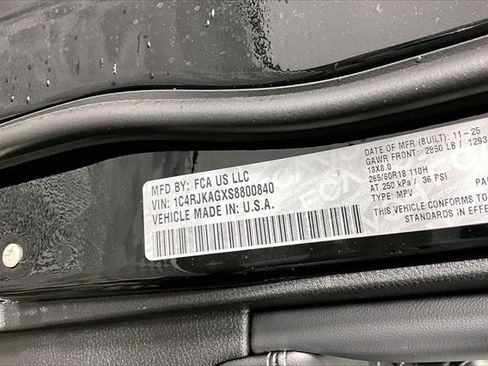 New 2025 Jeep Grand Cherokee L Altitude image 9