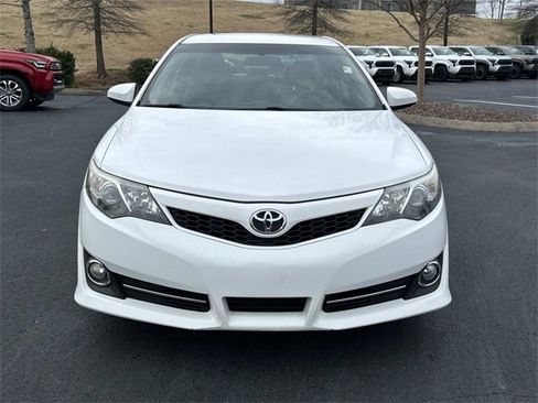 Used 2014 Toyota Camry L image 9
