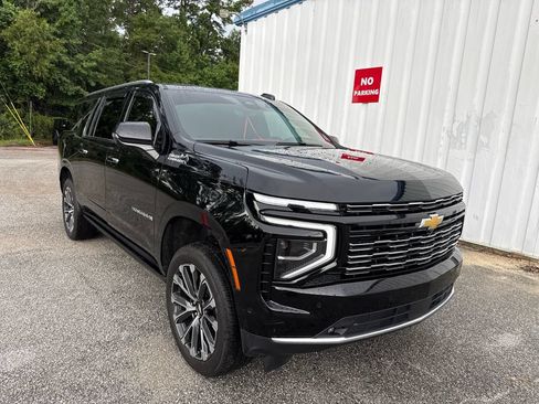 Used 2025 Chevrolet Suburban High Country AWD/4WD image 1