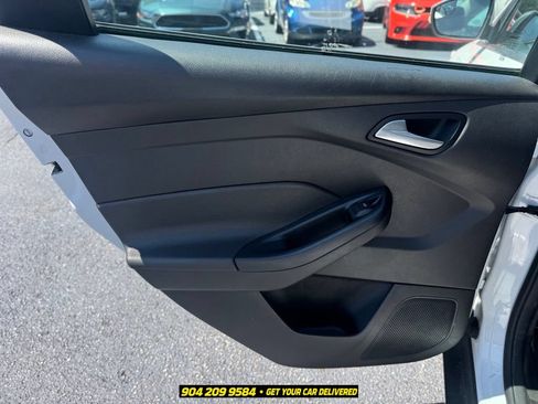 Used 2016 Ford Focus SE FWD image 19