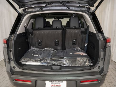 New 2026 Nissan Pathfinder Platinum image 6