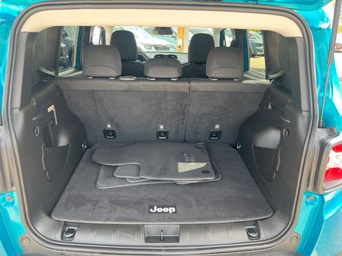 Used 2022 Jeep Renegade Latitude AWD/4WD image 11