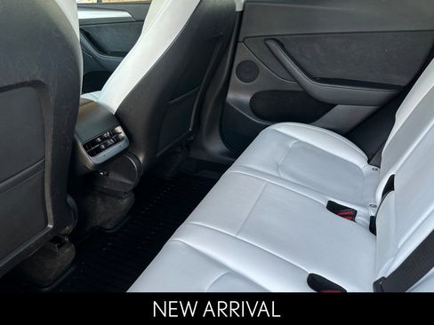 Used 2022 Tesla Model Y Performance image 14