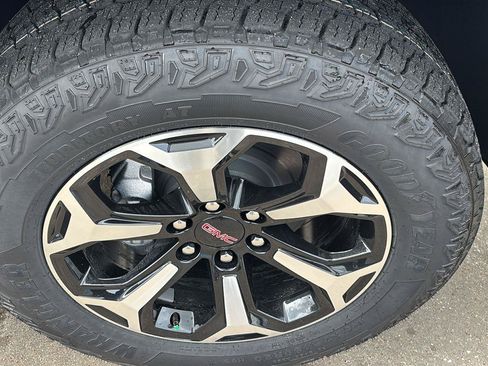 New 2026 GMC Yukon XL AT4 w/ AT4 Premium Package AWD/4WD image 11