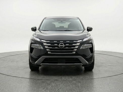 Used 2025 Nissan Rogue SV image 2