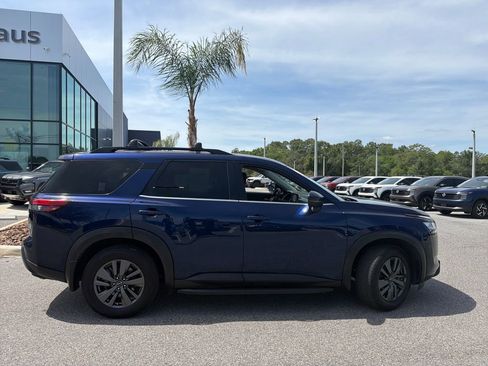 Used 2022 Nissan Pathfinder SV w/ SV Black Package FWD image 8