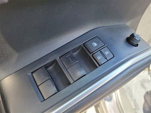 Used 2023 Toyota Highlander L image 13