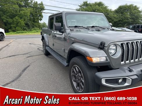 Used 2023 Jeep Gladiator Overland w/ Cold Weather Group AWD/4WD image 4