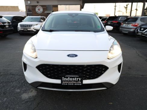 Used 2020 Ford Escape SE image 3