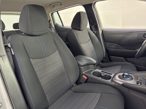 Used 2025 Nissan Leaf S image 31